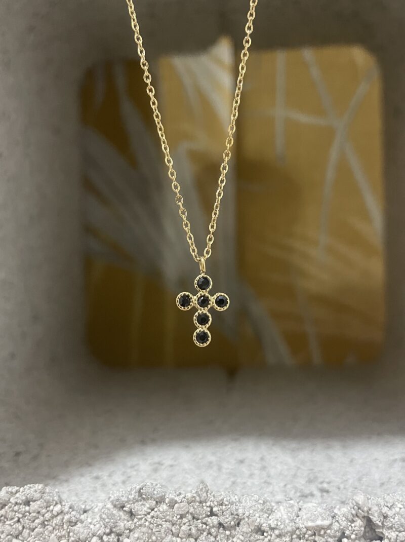 Cruz circonitas negras